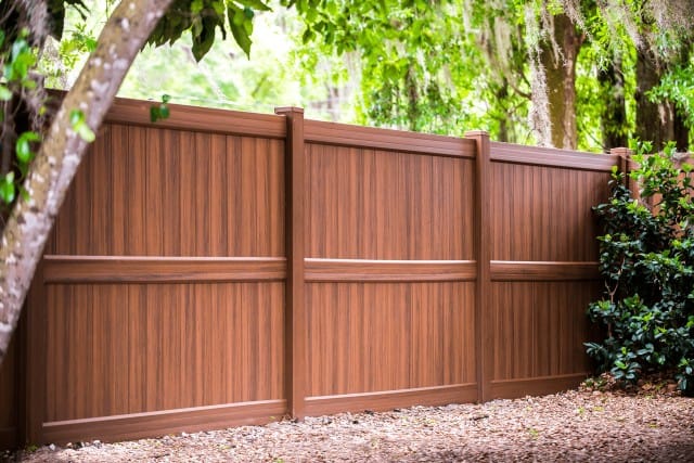 Heartwood Vinyl Fence Residential