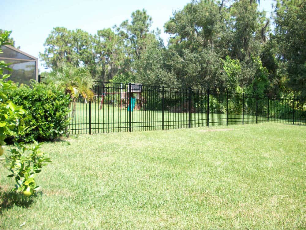 Aluminum Fence – Flat Top Rail