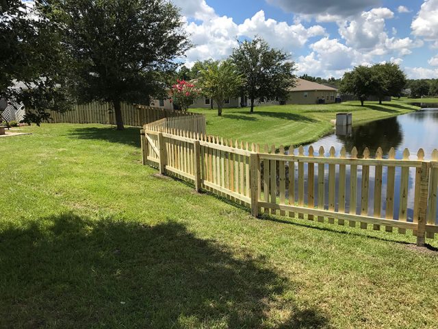 Wood Fence – Picket 3