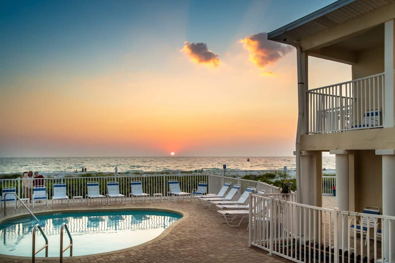 400 heritage aluminum fence white