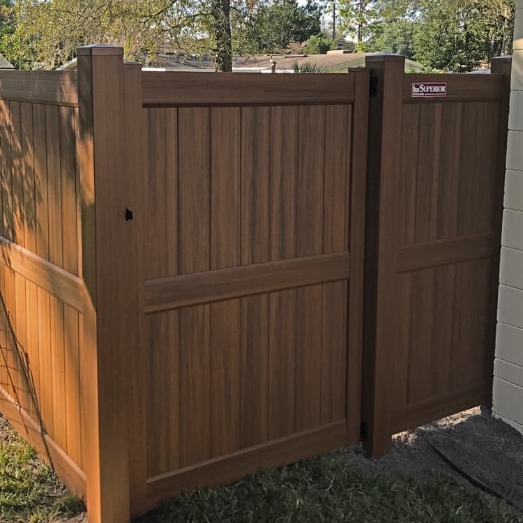 https://ded6429.inmotionhosting.com/~super126/wp-content/uploads/2020/04/Nashville-fence-Company-Vinyl-Heartwood-Gate.jpg