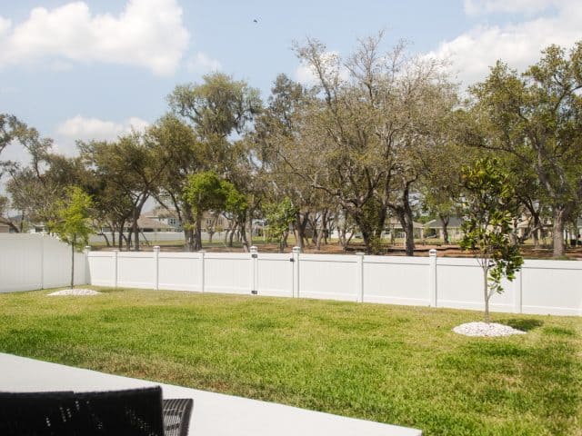 hamilton vinyl privacy fence 4ft