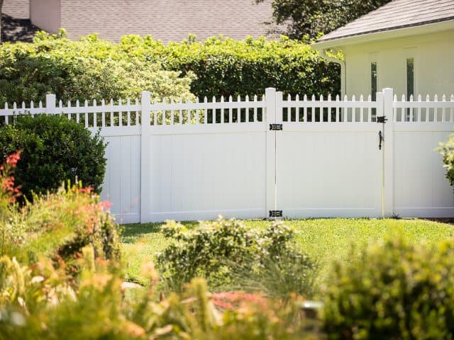 5 Reasons To Not Build a Fence Yourself