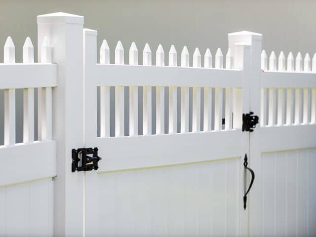 Vinyl Fence – Gate – Livingston