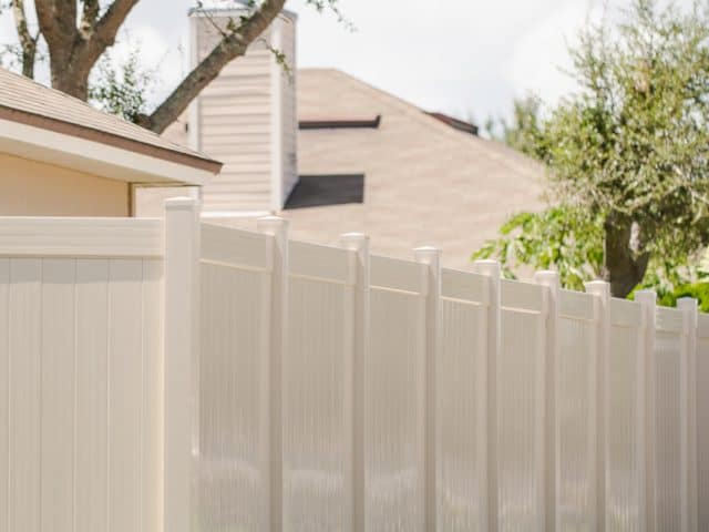 Vinyl Fence – Tan Hamilton