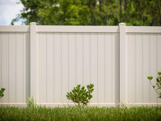 Vinyl Fence – Tan Hamilton with Flat Cap
