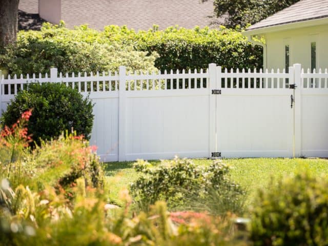 Vinyl Fence – White Livingston