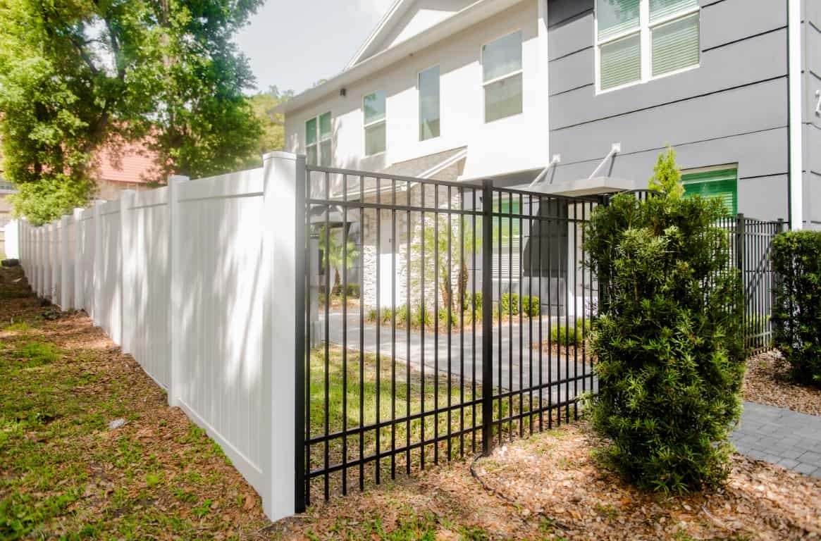 https://ded6429.inmotionhosting.com/~super126/wp-content/uploads/2021/01/Orlando-Fence-company-privacy-and-aluminum-fence-combination.jpg