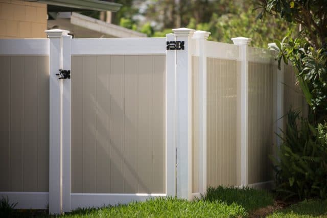 Finding an Aurora Fence Company You Can Trust