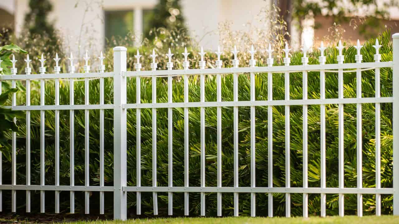 Dade City Fence Company white aluminum fence