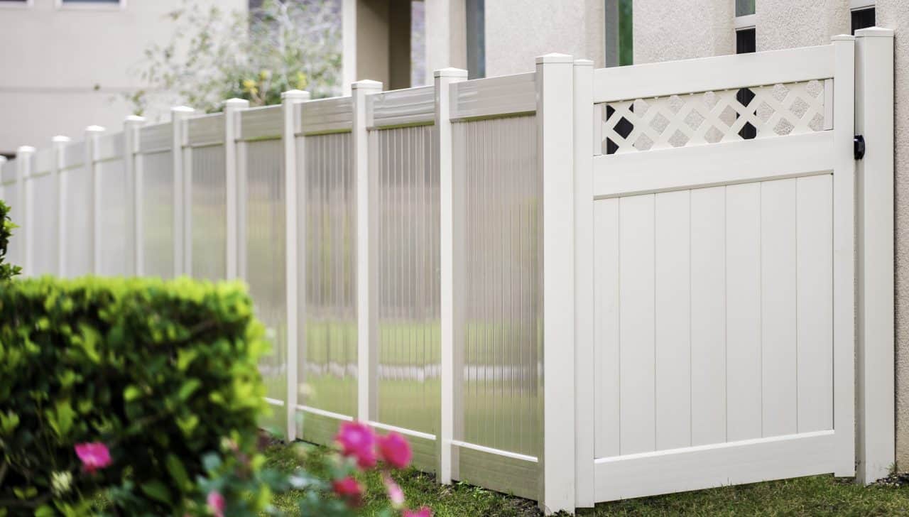Daphne, AL Fence Company white vinyl fence with lattice top