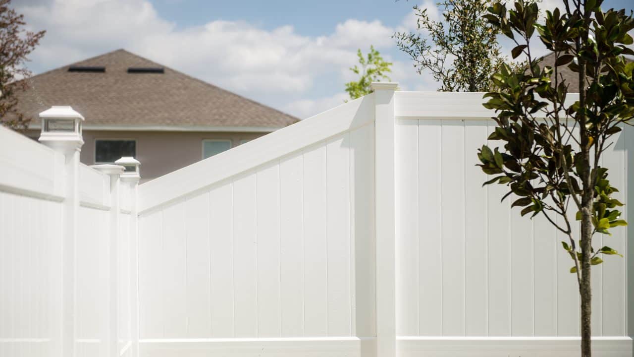 fence installation white vinyl fence