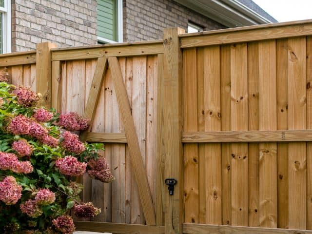 What Types of Fencing Does an Akron Fence Company Sell?