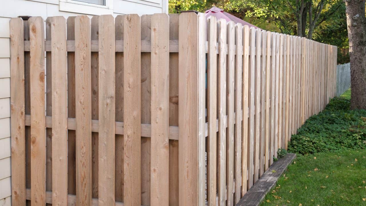 Lakewood fence company wood privacy fence