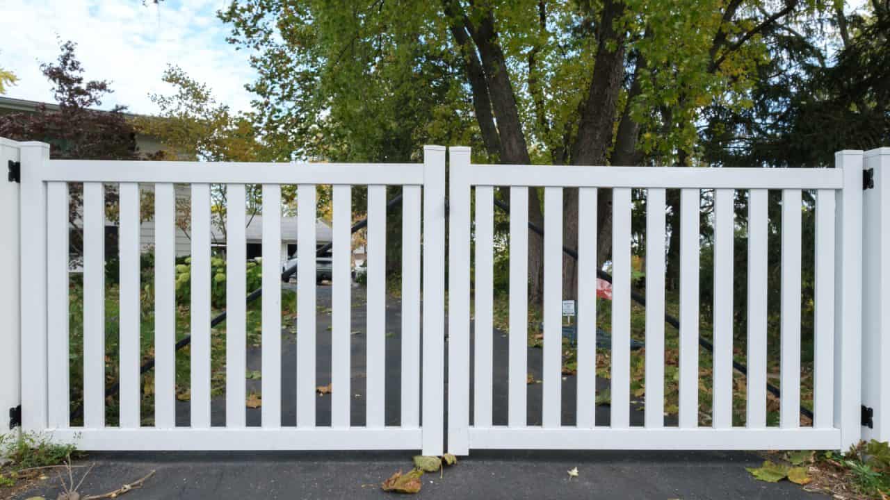 Fence Builder Eden Prairie white vinyl fence