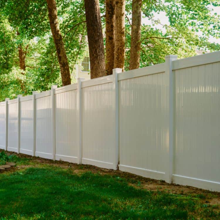 https://ded6429.inmotionhosting.com/~super126/wp-content/uploads/2024/11/Salem-fence-builder-750x750-1.jpg