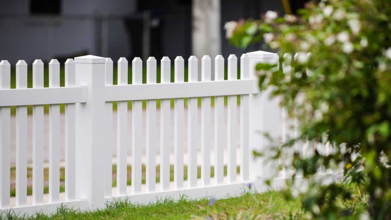 fence installation near me Lake County white vinyl fence