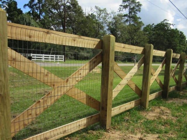 The Best Criss Cross Wood Fence Installers in Palm Beach