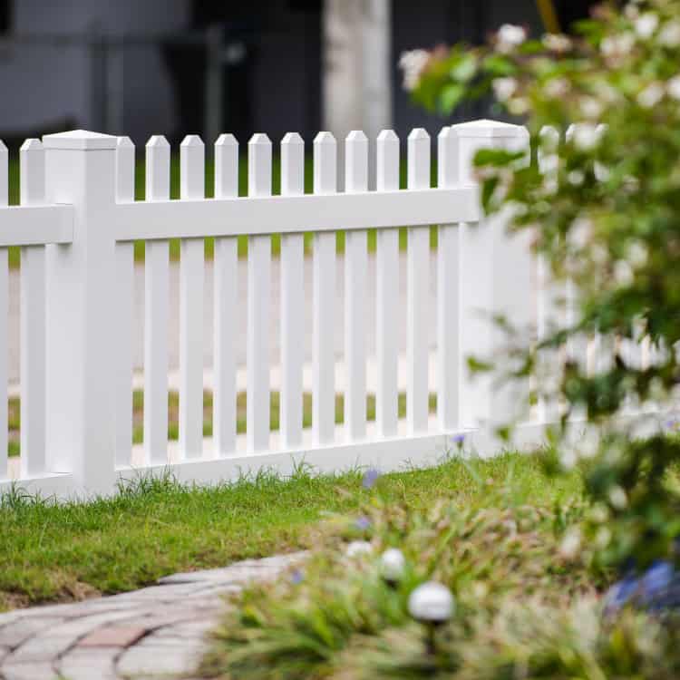 https://ded6429.inmotionhosting.com/~super126/wp-content/uploads/2025/02/Monrovia-fence-company-vinyl-fence.jpg