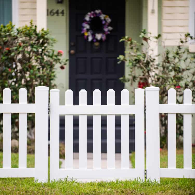 https://ded6429.inmotionhosting.com/~super126/wp-content/uploads/2025/02/front-yard-fence-Houston-vinyl.jpg