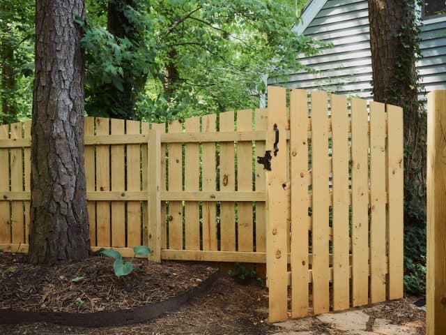 Top 5 Questions to Ask Your Backyard Fence Company Before Hiring Them
