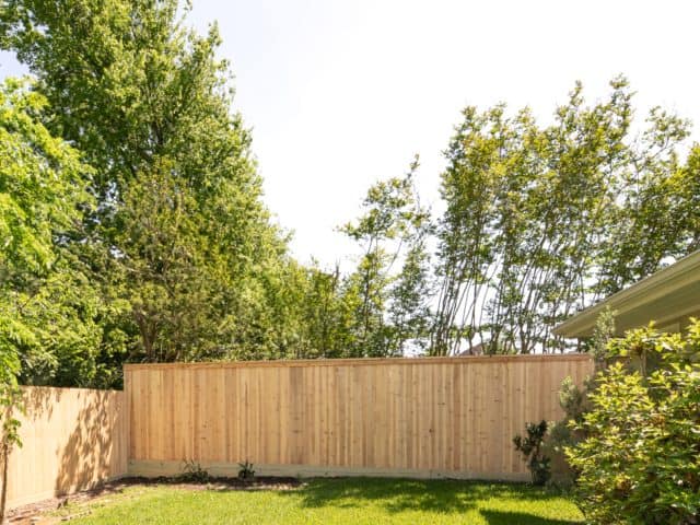 Wood, Vinyl, or Aluminum? A Jacksonville Fence Builder Weighs the Pros and Cons