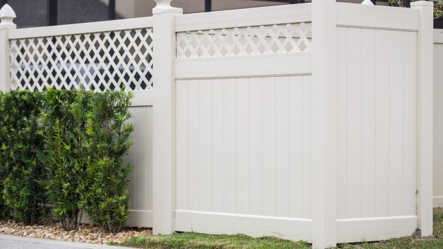 What to Expect When Hiring a Fence Company Easley SC