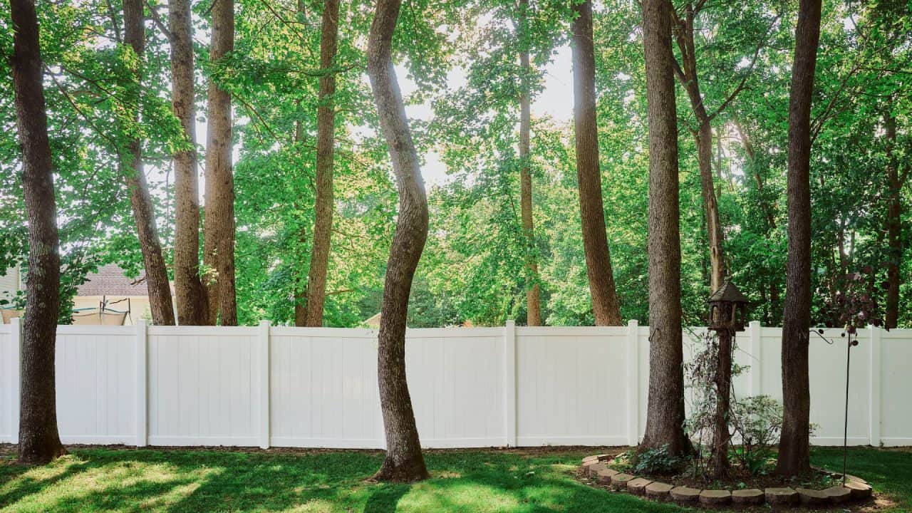 how do I install vinyl fencing?