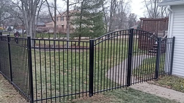 aluminum fencing contractors in my area