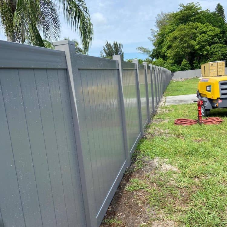 replacement of wooden fence with vinyl