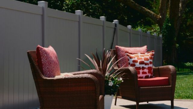 vinyl privacy fence