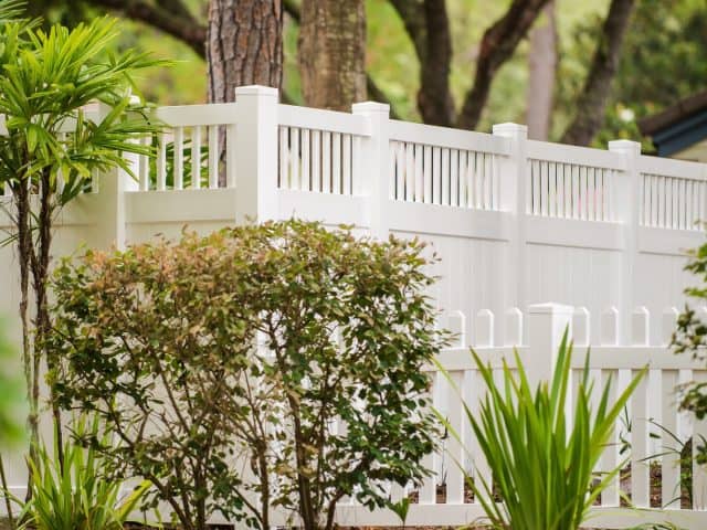 Composite VS Vinyl Fence- How To Decide Between Vinyl Fencing And Composite Fencing