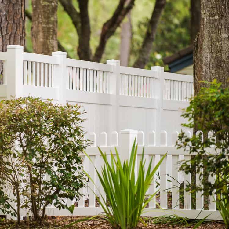 professional vinyl fence company