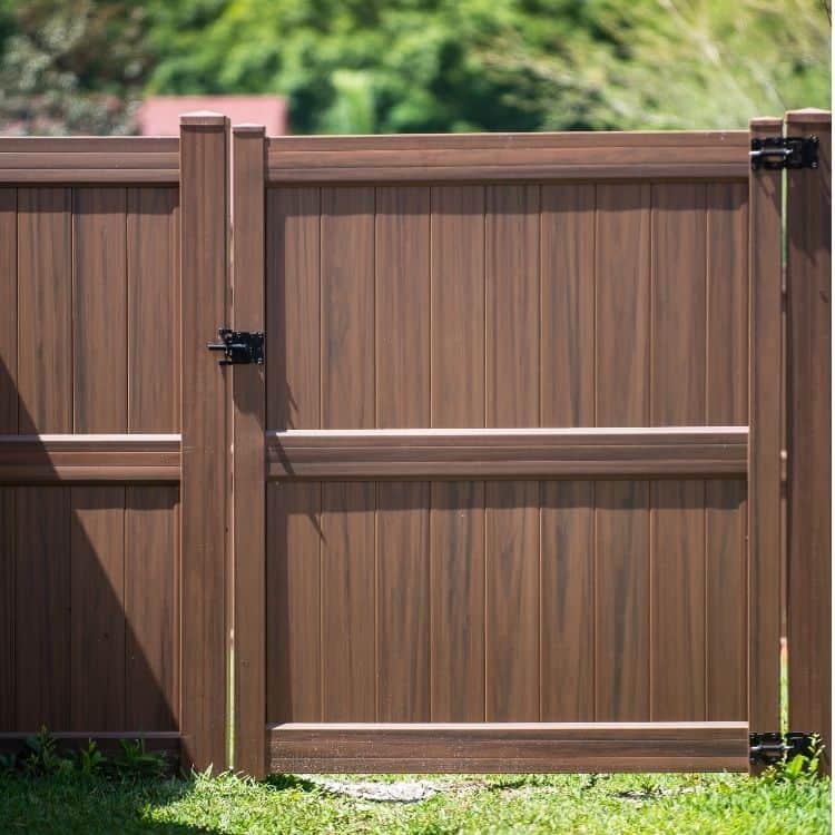 Backyard fence company