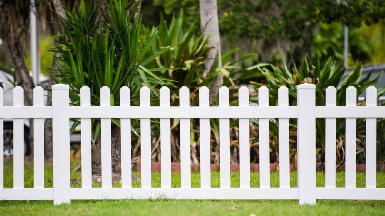 Vinyl fence company