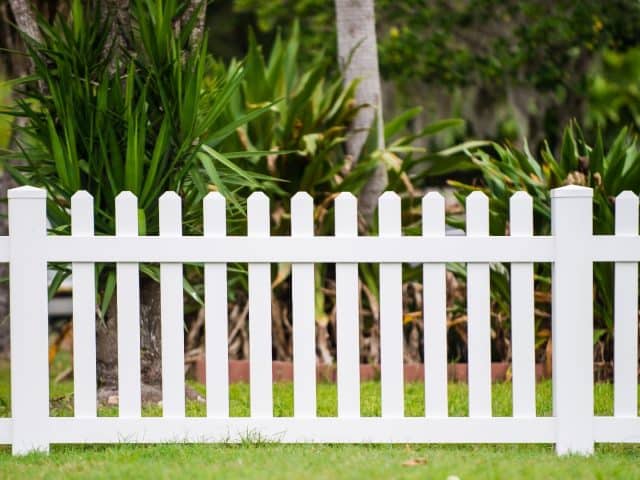 Choosing the Right Style with a Vinyl Fence Company in Orlando, FL