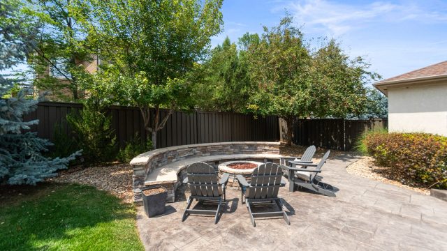 Backyard fence builders