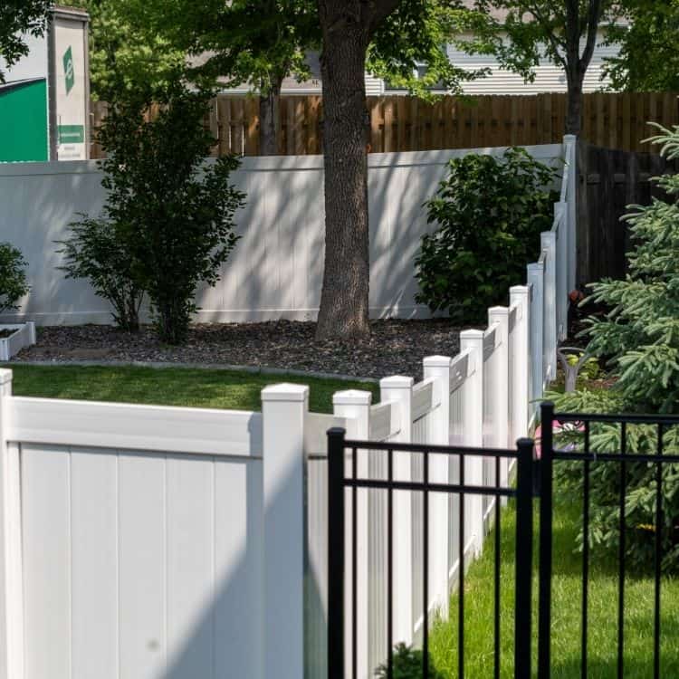 Meridian fence