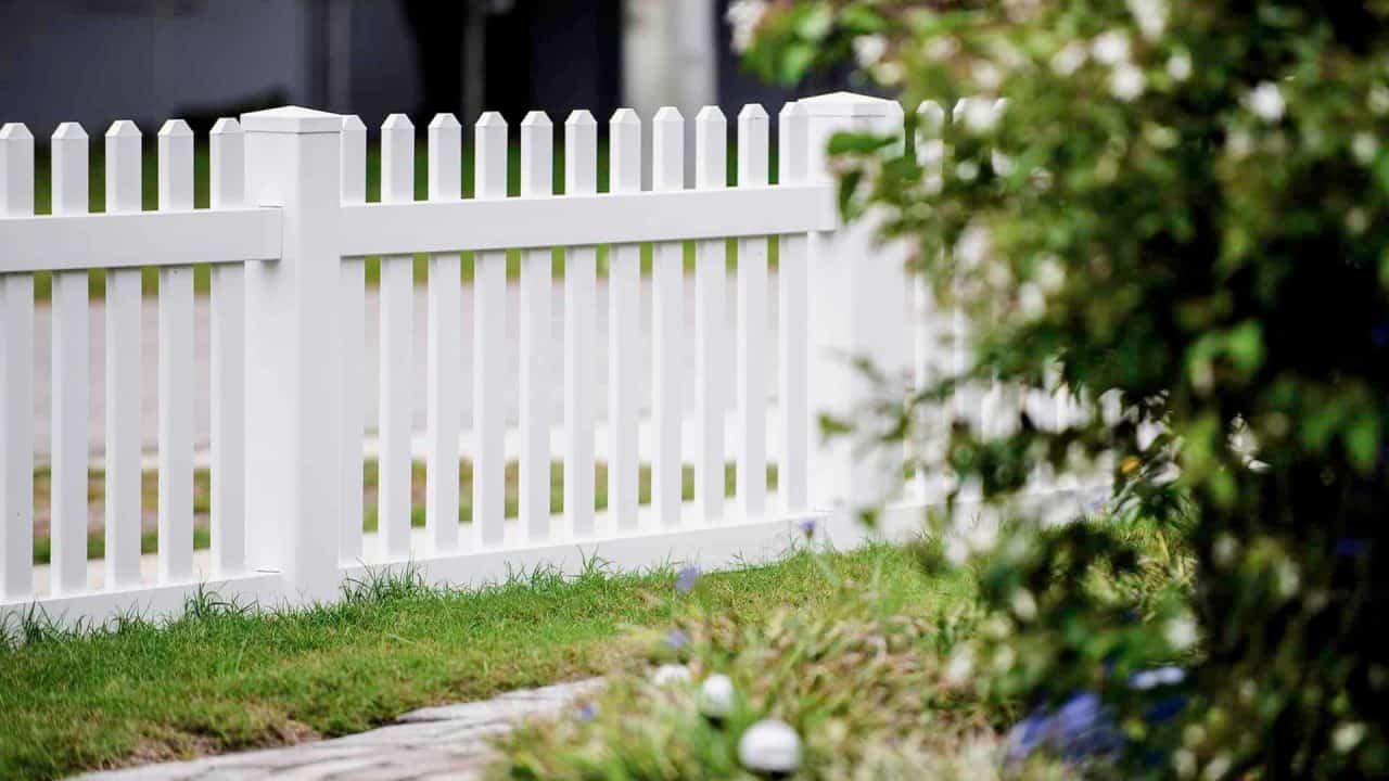 vinyl fence contractor Ridgefield