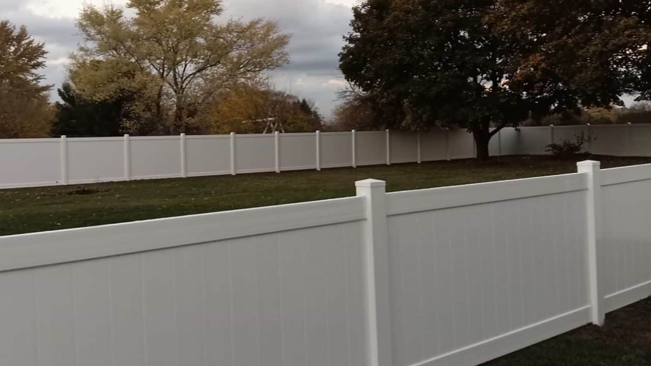 Solid vinyl fence installer