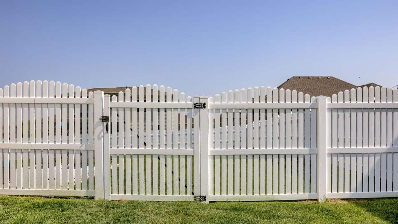 Vinyl fence near me