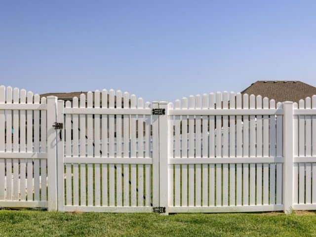 Vinyl Fence Near Me in Kansas City — Durable, Stylish, and Ready for You!