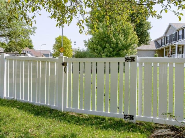 Yard Fencing Near Me – Boost Privacy and Style With St. Louis Pro Installers