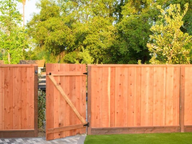 Choosing the Right Beverly Hills Fence Company
