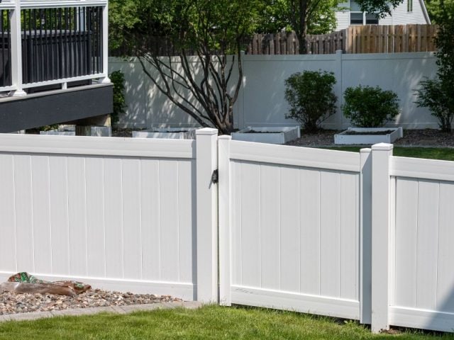 How a Bountiful Privacy Fence Transformed One Couple’s Backyard Life
