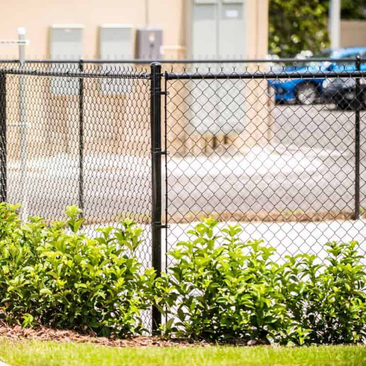 Local chain link fencing contractors
